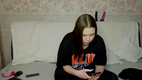 Snapshot of charming_lolla chatting on December 16, 11:55 am charming_lolla online show from December 16, 11:55 am