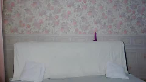 Snapshot of charming_lolla chatting on December 30, 12:22 am charming_lolla online show from December 30, 12:22 am