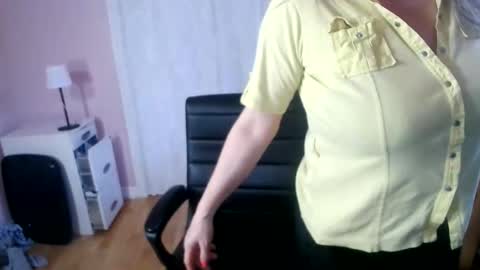 chealsiek online show from April 30, 6:02 pm