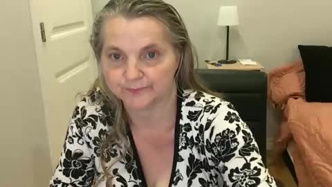 chealsiek online show from September 19, 1:26 am