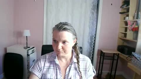 chealsiek online show from April 28, 5:17 pm