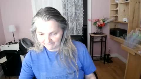 chealsiek online show from May 8, 1:31 am