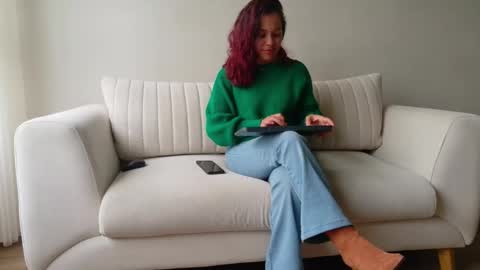 Regina Phalange online show from November 6, 5:30 pm