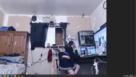 cheerleader_crossdresser online show from May 30, 6:11 am