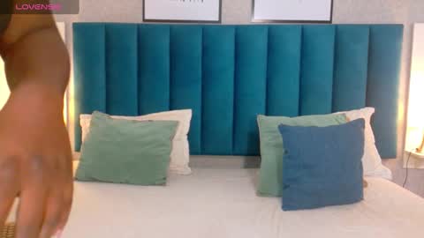   online show from March 3, 7:14 pm