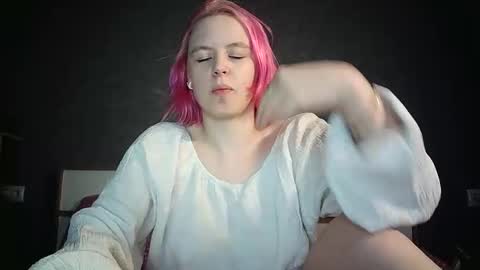 cherrybaby_0 online show from June 7, 2:24 pm