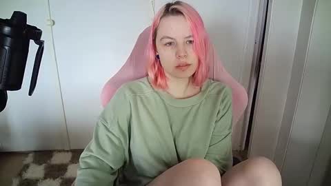 cherrybaby_0 online show from May 14, 7:36 am
