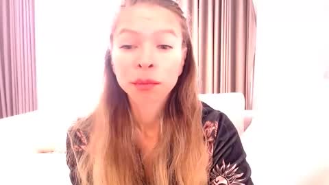 Anna online show from February 8, 1:48 pm