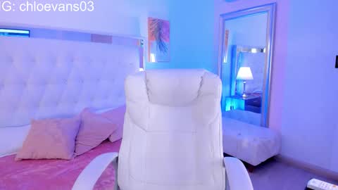 Chloe online show from November 18, 11:44 am