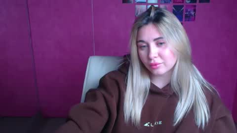 Chloe online show from November 25, 12:18 pm