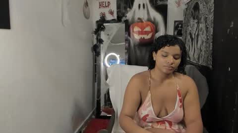 chloe_kisses online show from November 4, 11:15 am