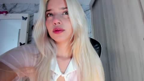 Chloe Miller  online show from June 21, 3:32 am