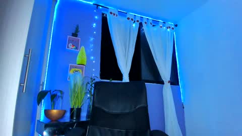 Chloe Miller  online show from December 28, 5:33 am