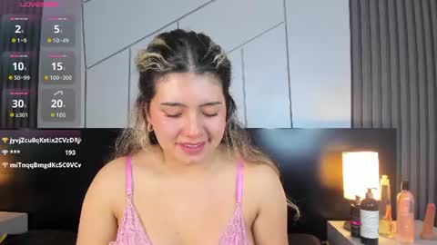chloebelle_ online show from July 27, 2:47 pm