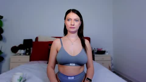 Chloe online show from April 3, 4:10 am