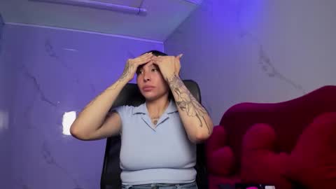 ChloeeThompson online show from December 15, 3:45 am