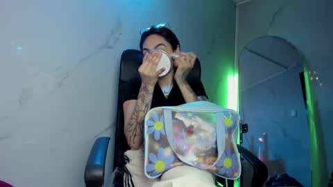 ChloeeThompson online show from November 12, 3:48 am