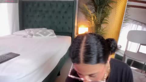 Chloe fixxx online show from July 28, 9:25 pm