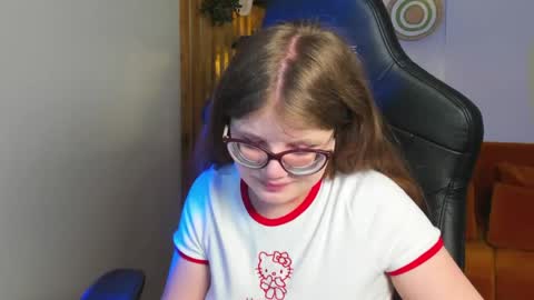 ChloeHalses online show from March 24, 5:02 am