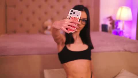 Chlo online show from April 2, 3:37 am