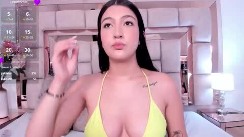 Snapshot of chloeriveraa chatting on October 15, 11:18 pm Chloe online show from October 15, 11:18 pm