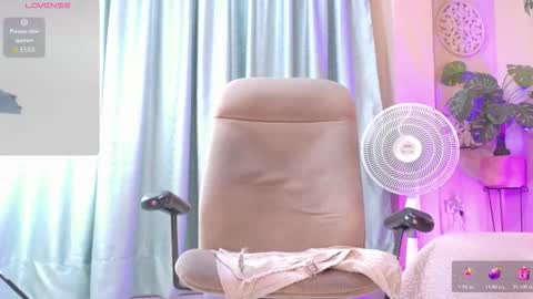 Snapshot of chloerossee chatting on October 21, 1:20 am Chloe rosse online show from October 21, 1:20 am