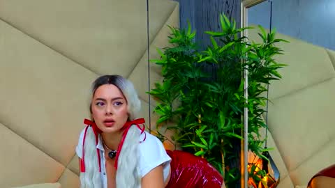 Chloe Vee online show from February 27, 7:08 am