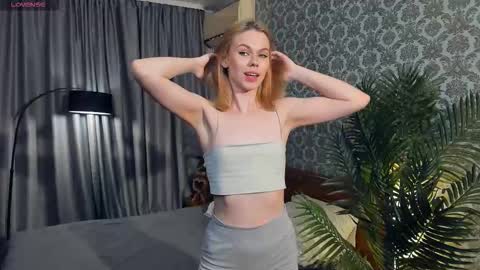 Lizz online show from November 28, 10:35 pm