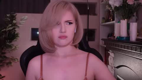 chriss_foxx online show from March 21, 5:40 pm