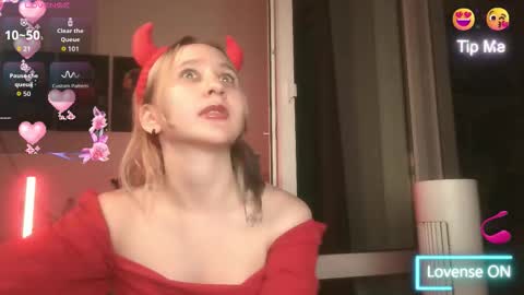 Snapshot of christinafiveplus chatting on October 7, 8:46 pm christinafiveplus online show from October 7, 8:46 pm