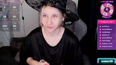 Snapshot of christinafiveplus chatting on October 18, 6:05 am christinafiveplus online show from October 18, 6:05 am
