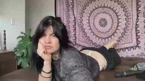 Val riess -- Instagram free online show from October 21, 5:17 pm