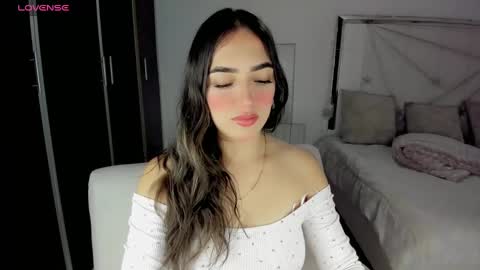 Snapshot of cieloo_ chatting on March 1, 4:44 pm CIELO online show from March 1, 4:44 pm