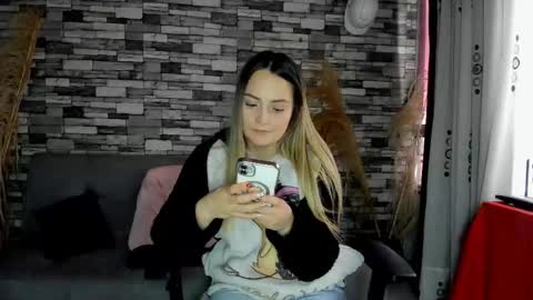 Snapshot of ciindy_lovee chatting on October 23, 7:53 pm Ciindy Lovers online show from October 23, 7:53 pm