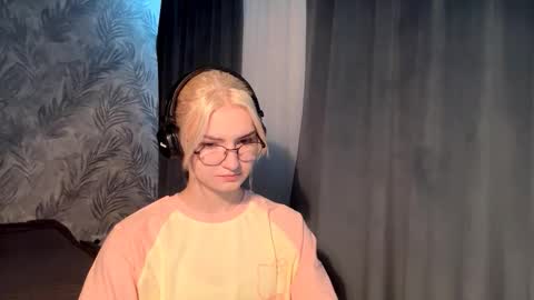 Cindi online show from November 21, 4:53 pm