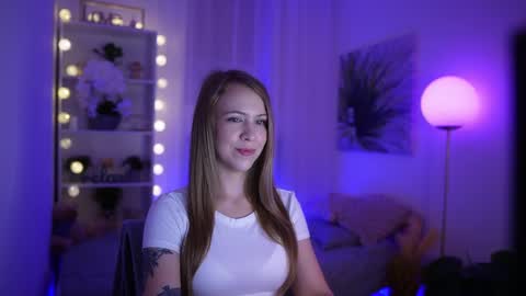 Snapshot of cindy_grey_ chatting on September 23, 6:28 pm Cintybaby online show from September 23, 6:28 pm