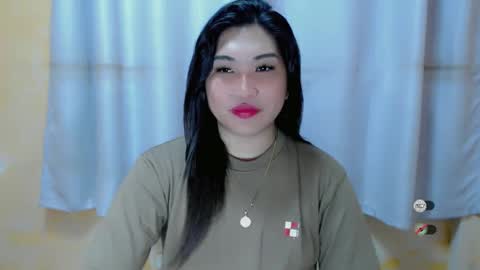 Snapshot of clairewntr_ chatting on January 13, 5:23 am CLAIRE online show from January 13, 5:23 am