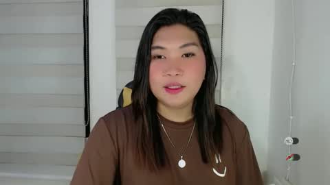 Snapshot of clairewntr_ chatting on February 28, 5:04 am CLAIRE online show from February 28, 5:04 am