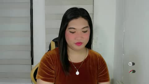 Snapshot of clairewntr_ chatting on March 1, 5:52 am CLAIRE online show from March 1, 5:52 am