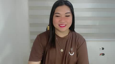 Snapshot of clairewntr_ chatting on January 27, 4:09 am CLAIRE online show from January 27, 4:09 am