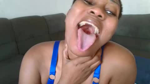 Snapshot of classyhornybabe chatting on March 10, 8:50 am Angel online show from March 10, 8:50 am
