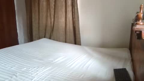 Snapshot of classyhornybabe chatting on October 17, 10:18 am Angel online show from October 17, 10:18 am