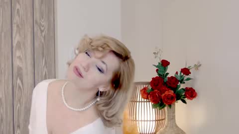 Classy Tinna online show from March 17, 8:18 am