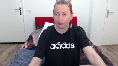 Syl  online show from March 4, 10:13 am