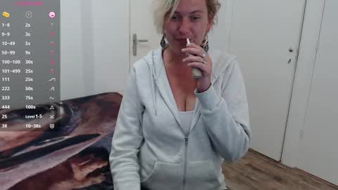 Syl  online show from September 14, 5:33 pm