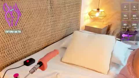 cloe_25 online show from November 4, 2:38 am