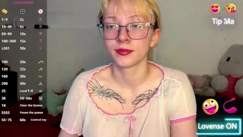  CLOE  online show from October 27, 11:43 pm