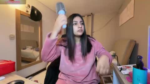 cloe small online show from January 7, 2:15 am