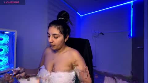 cloe small online show from April 9, 4:15 am