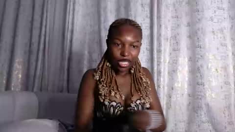 Coco online show from November 25, 8:53 pm